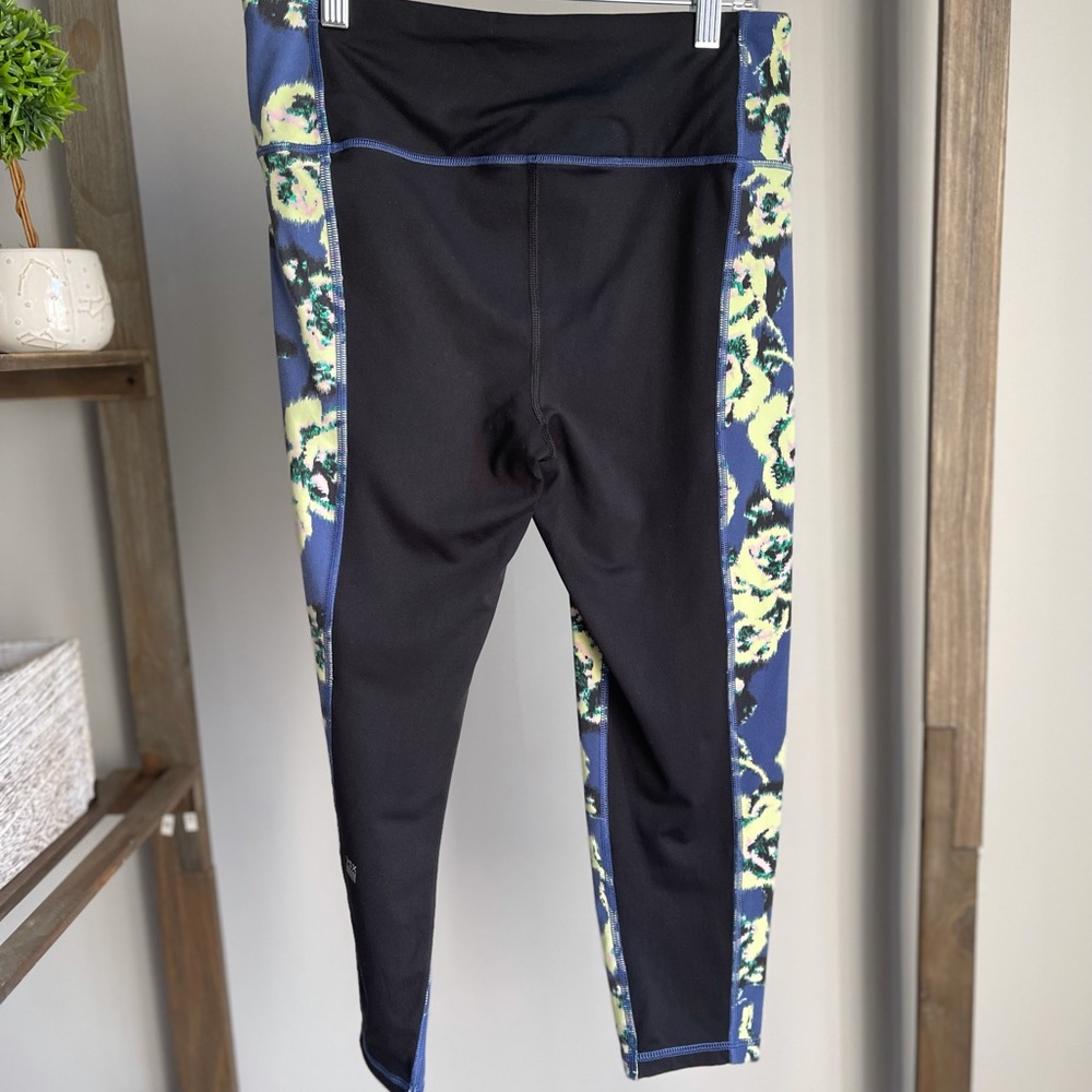 Victoria Secret Sports Leggings Size M - Picture 2 of 8